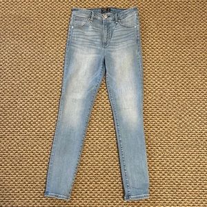 Abercrombie & Fitch High Rise Super Skinny, stretch jeans. Size 27/4